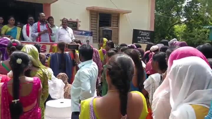 బీడీ కార్మికులందరికీ చేయూత పెన్షన్ ఇవ్వాలి - Udayam