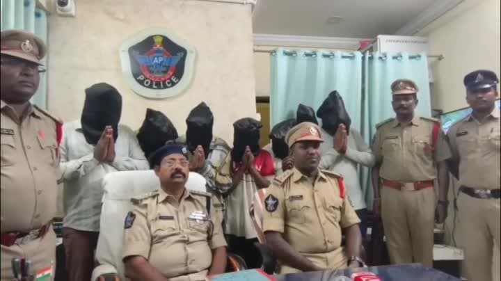 విశాఖ స్టీల్ ప్లాంట్లో ఫేక్ ఐడీలతో చోరీలు