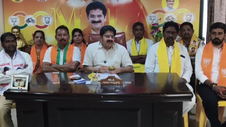 పారదర్శకంగా అర్హులందరికీ లబ్ధి చేకూరుస్తాం - ఎమ్మెల్యే నల్లమిల్లి