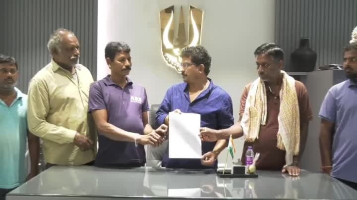 కార్మికుల ఇబ్బందులు తొలగేలా.. హమాలీ కూలీ పెంపు నిర్ణయం - Udayam