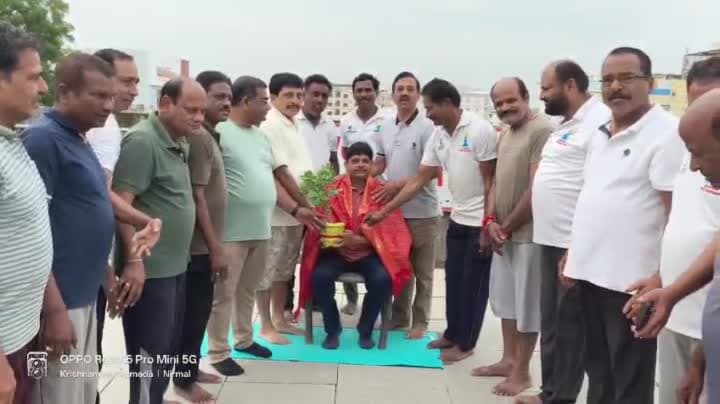 నిర్మల్ వశిష్ట యోగ సంఘటన్ ఆధ్వర్యంలో డాక్టర్ రమేష్ కు సన్మానం - Udayam