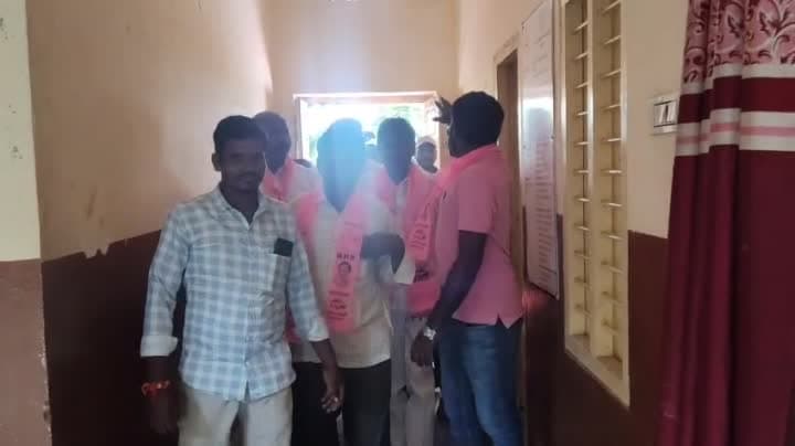 సంక్షేమ పథకాలు అందడం లేదని ప్రజావాణిలో ఫిర్యాదు - Udayam
