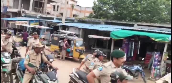 అటవీ సిబ్బంది త్యాగాలు స్మరించుకోవాలి: FRO - Udayam
