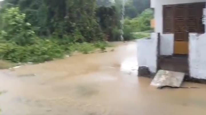 జల దిగ్బంధంలో జగనన్న కాలనీ