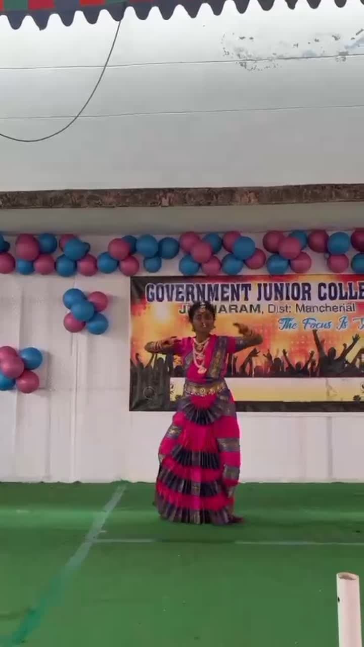 ఆకట్టుకున్న విద్యార్థుల సాంస్కృతిక కార్యక్రమాలు - Udayam