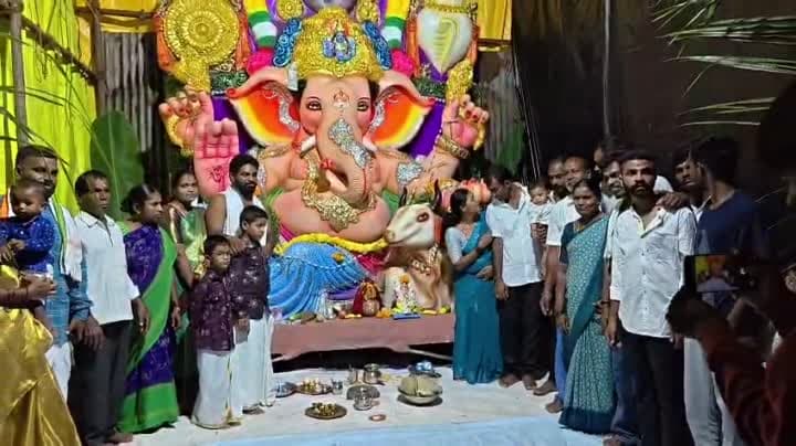 సుద్దులంలో 14 అడుగుల గణపతికి ప్రత్యేక పూజలు - Udayam