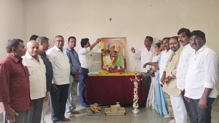జిల్లా కలెక్టరేట్ లో నిరాడంబరంగా చాకలి ఐలమ్మ వర్ధంతి