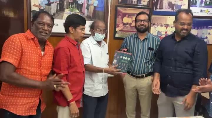 సోమాజిగూడ ప్రెస్ క్లబ్లో మట్టి గణపతి విగ్రహాల పంపిణీ - Udayam