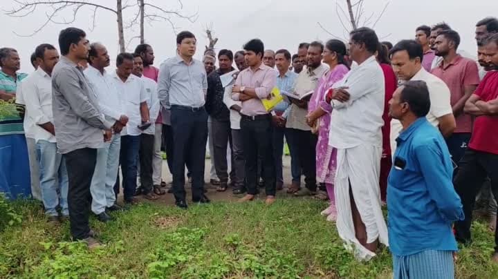 రైతులందరూ తమ సాగు పంటల వివరాలను తెలియజేయాలి జిల్లా కలెక్టర్ - Udayam