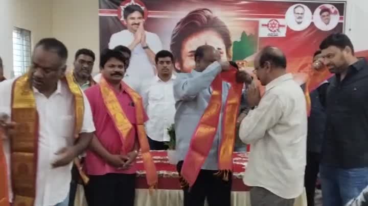 స్వామి వివేకానంద మదర్ తెరిసా చారిటబుల్ ట్రస్టుకు సేవ చేయడం అదృష్టం - Udayam