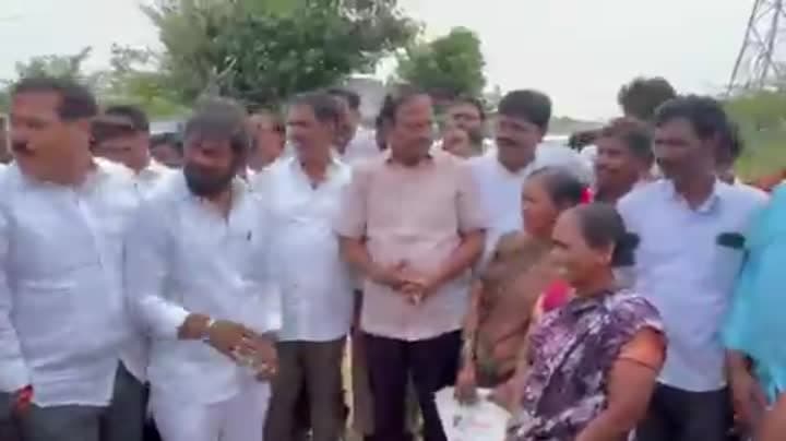 నీళ్లు రావడం లేదు.. కరెంట్ సక్రమంగా ఉండటం లేదు - Udayam