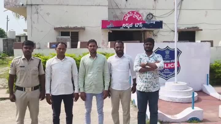 నిర్మల్ పట్టణ పోలీసులచే బి ఆర్ ఎస్ వి నాయకుల అరెస్ట్ - Udayam