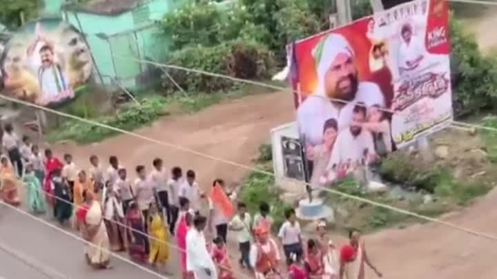 తూములూరులో విద్యార్థుల శ్రీకృష్ణ శోభాయాత్ర - Udayam
