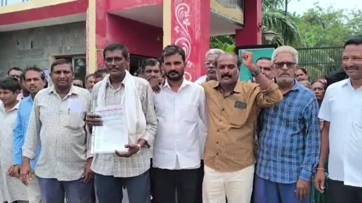 కలెక్టరేట్ ఎదుట డబుల్ బెడ్రూమ్ నిర్వాసితుల నిరసన
