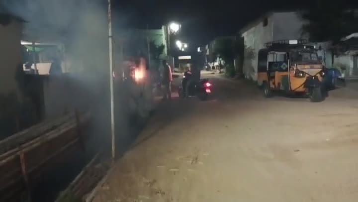 రాంపూర్ గ్రామంలో ముమ్మరంగా దోమల మందు పిచికారీ - Udayam