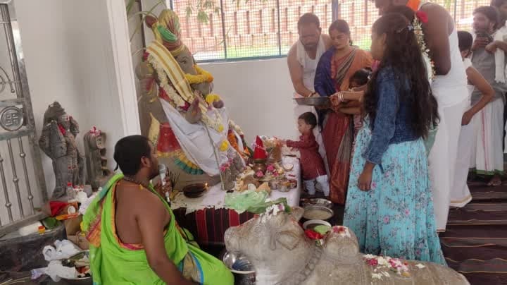 మట్టి వినాయకుడితో పర్యావరణ పరిరక్షణకు పిలుపు - Udayam