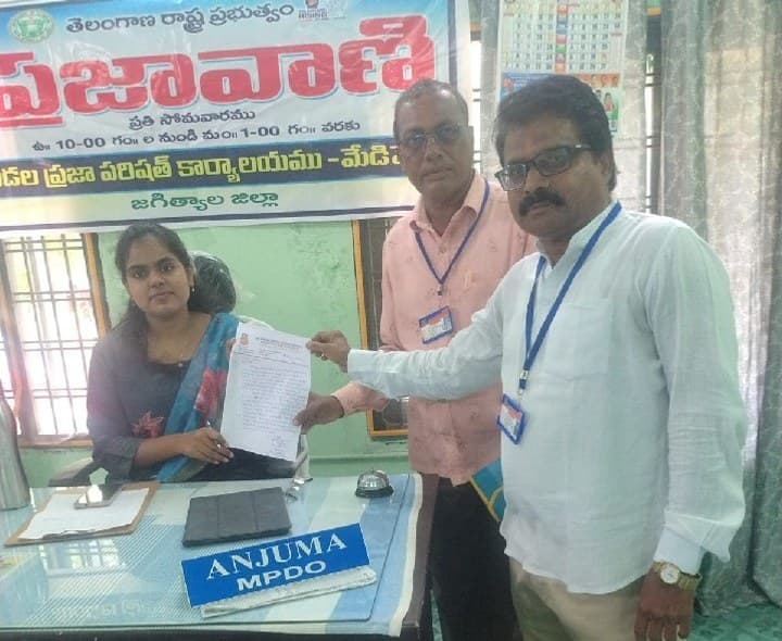 మోడల్ స్కూల్కు సీసీ రోడ్డు నిర్మించాలి - Udayam