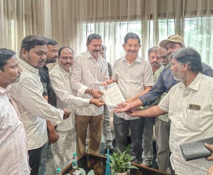 జీహెచ్ఎంసీ కాంట్రాక్ట్ ఉద్యోగుల వేతనాల పెంపునకు ఎంపీకి వినతి. - Udayam Digital