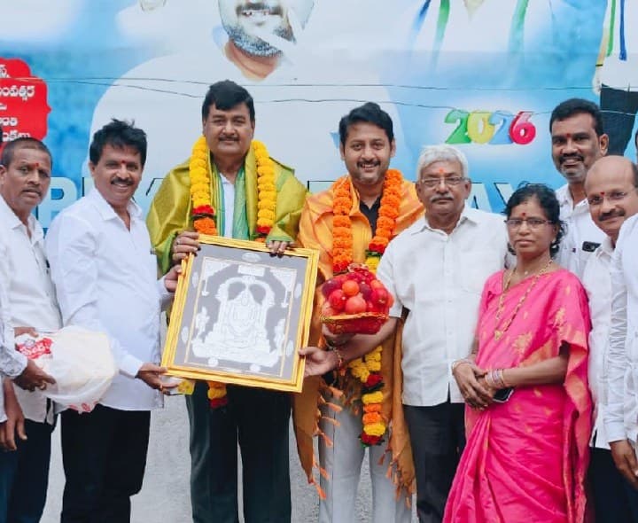 ధర్మానను కలిసిన వైసిపి నేతలు - Udayam