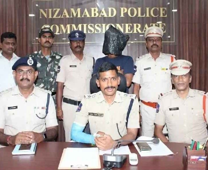 విశాఖపట్నం వెళ్లే యత్నంలో ఉండగాపట్టుకున్నాం - Udayam