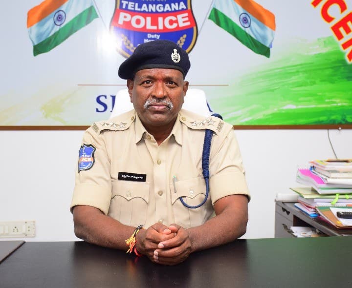 సోషల్ మీడియా పోస్టులపై నిఘా - Udayam