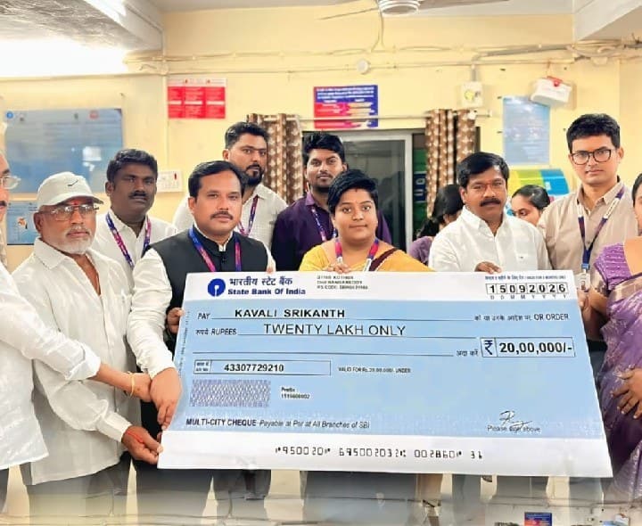 బాధిత కుటుంబానికి ఎస్బీఐ బీమా భరోసా - Udayam