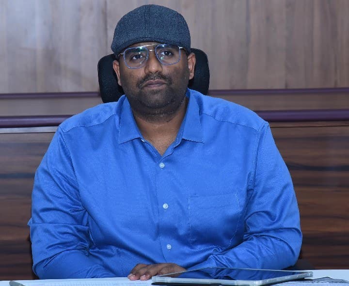 అక్రమ లేఅవుట్లు, భవనాలపై ఉక్కుపాదం - Udayam