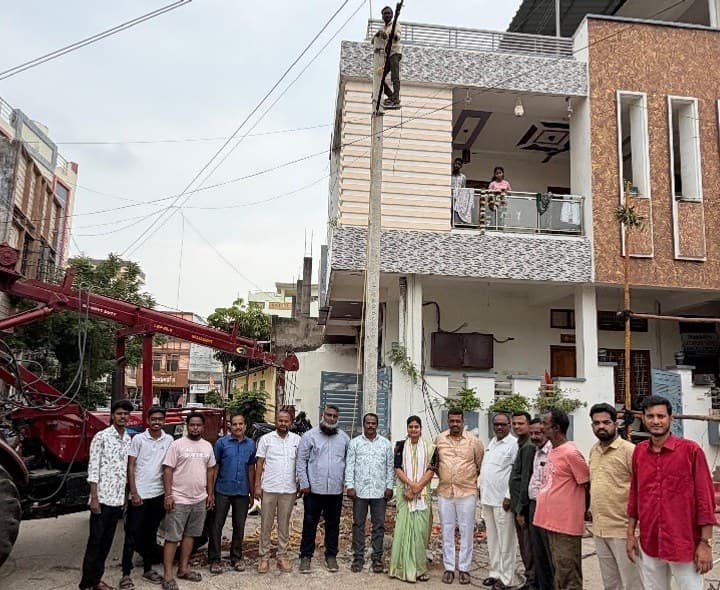 కొత్త విద్యుత్ స్తంభాల ఏర్పాటు - Udayam