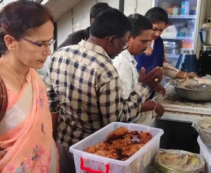 హోటళ్లలో ఆహార భద్రతాధికారుల తనిఖీలు - Udayam