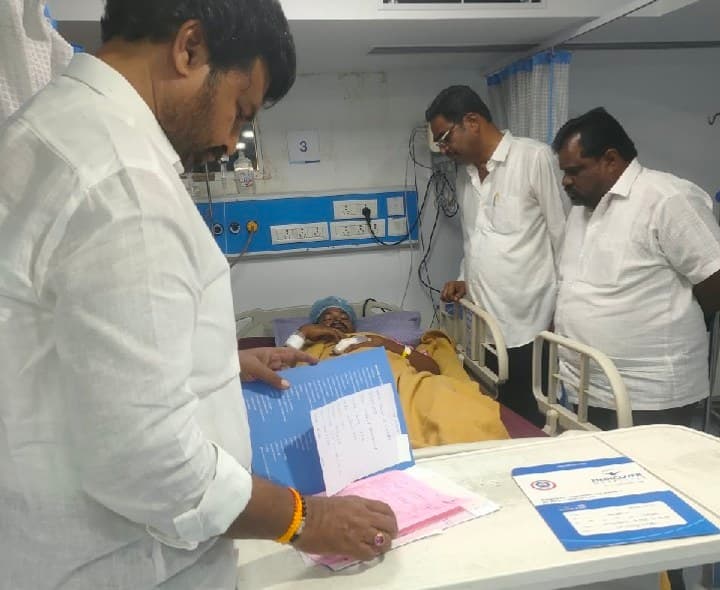 ప్రమాద బాధితుడు రమేష్ను పరామర్శించిన సంజీవ్ ముదిరాజ్ - Udayam