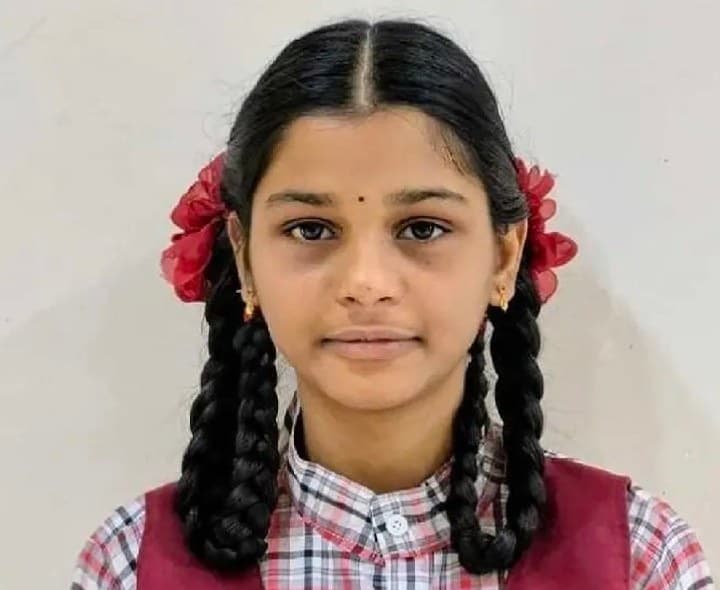 విద్యార్థి కృష్ణకు గవర్నర్ చేతుల మీదుగా రివార్డు - Udayam