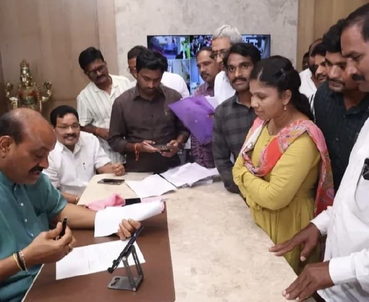 ప్రజా వినతుల పరిష్కారానికి మంత్రి ఆదేశాలు - Udayam