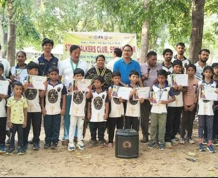 కర్రసాము విజేతల అభినందన - Udayam