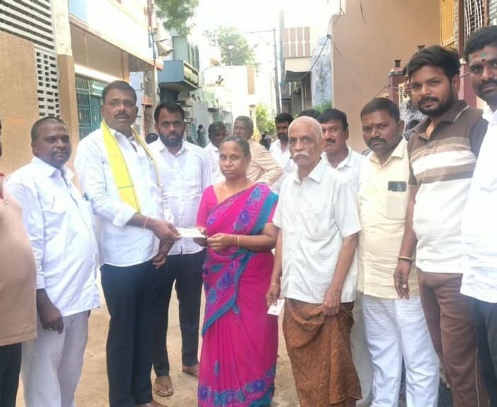 అవ్వ తాతలకు ఎన్టీఆర్ భరోసా పింఛన్ల పంపిణీ - Udayam