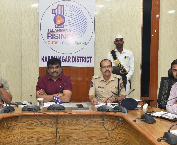 రోడ్డు ప్రమాదాల నివారణకు పకడ్బందీ చర్యలు: అదనపు కలెక్టర్ - Udayam