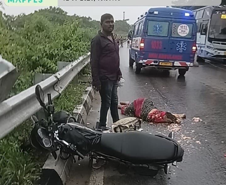లారీ ఢీకొని మహిళ దుర్మరణం - Udayam