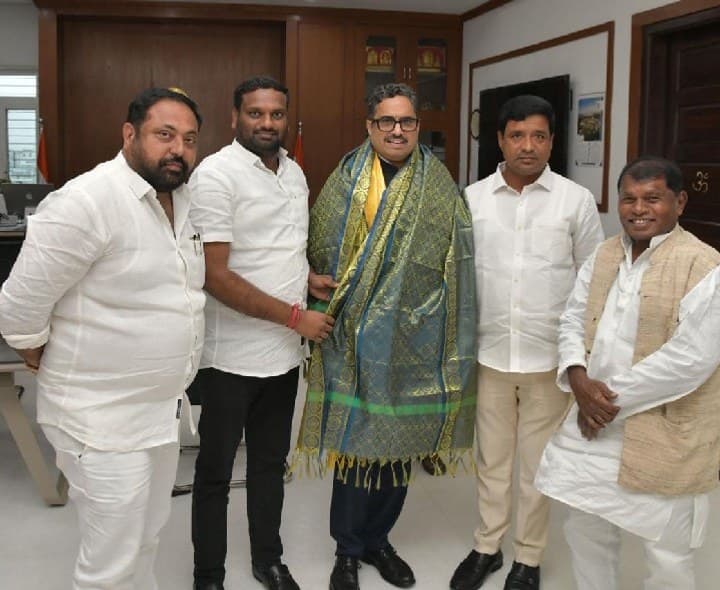 తెలంగాణ నూతన సీఎస్ సంజయ్ జాజును కలిసిన ఫైనాన్స్ కమిషన్ ప్రతినిధి బృందం. - Udayam Digital
