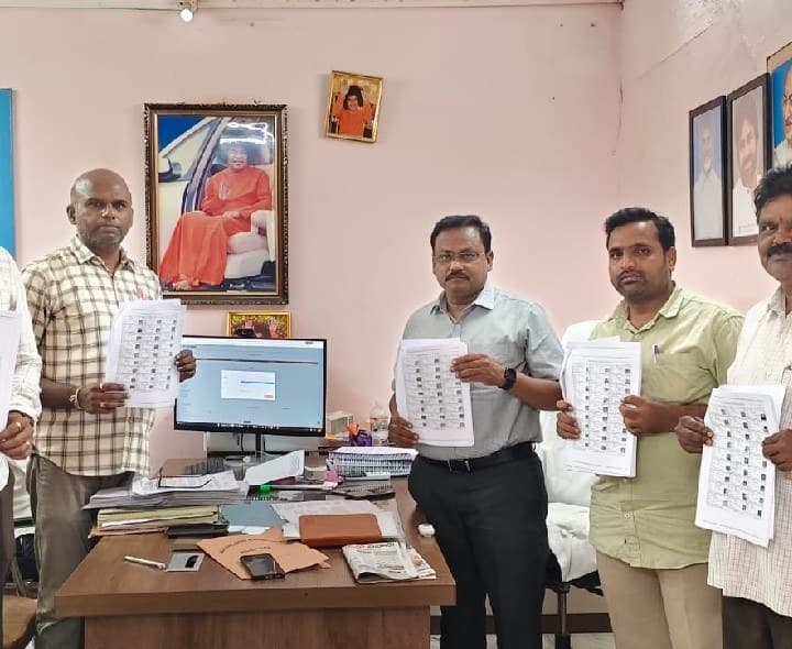 పుట్టపర్తి మున్సిపాలిటీలో ఫోటో ఓటర్ల జాబితా సిద్ధం - Udayam
