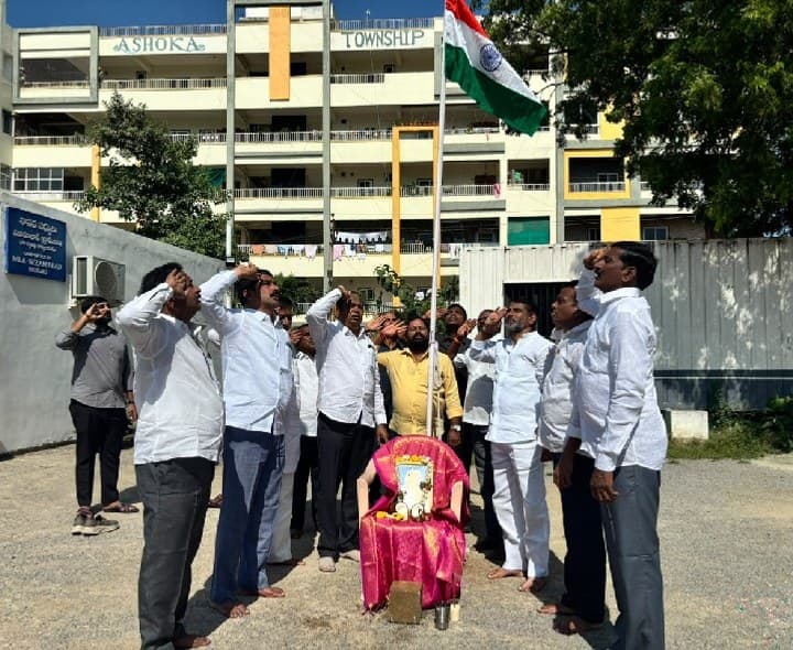 ఎమ్మెల్యే క్యాంపు కార్యాలయంలో ప్రజా పాలన దినోత్సవం - Udayam