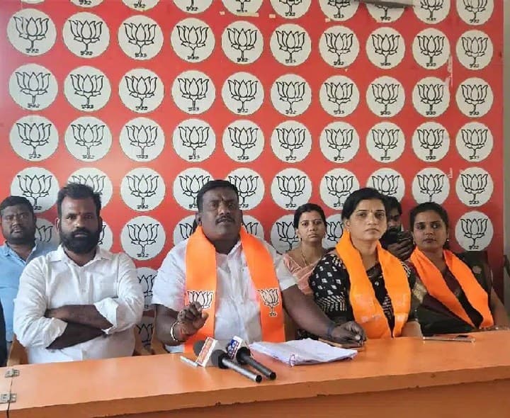 మున్సిపల్ కార్మికుల వేతనాల్లో అవకతవకలపై విచారణ జరపాలి - Udayam