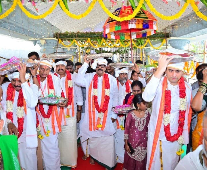 కాణిపాకం వినాయకుడికి పట్టువస్త్రాలు సమర్పించిన మంత్రి ఆనం - Udayam