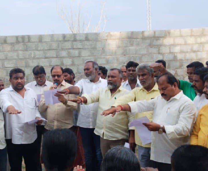 పరిసరాల పరిశుభ్రత అందరి బాధ్యత: ఎమ్మెల్యే మురళీమోహన్ - Udayam