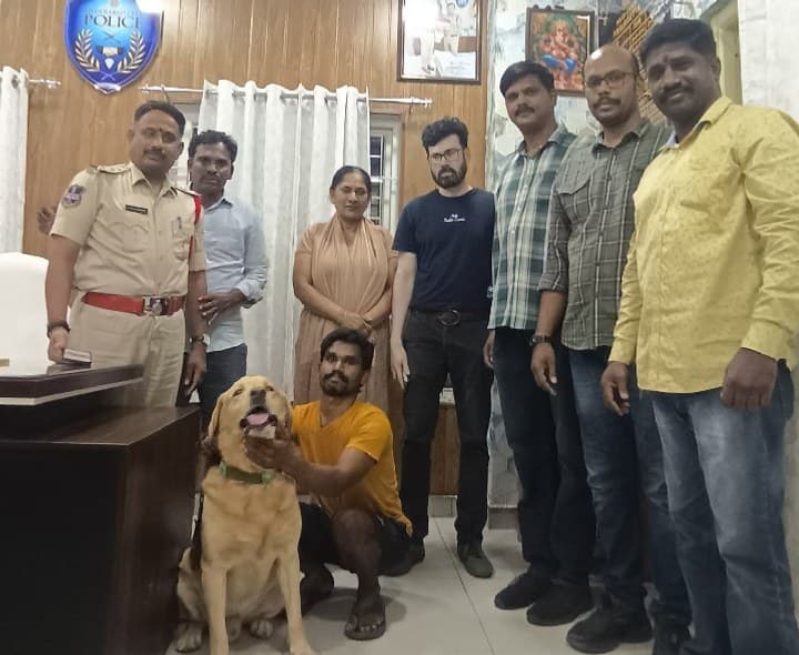 సీసీ కెమెరాలతో కుక్క ఆచూకీ - Udayam