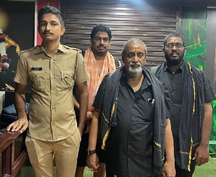 శబరిమల అయ్యప్ప స్వామి దర్శించుకున్న మండపేట ఎమ్మెల్యే - Udayam