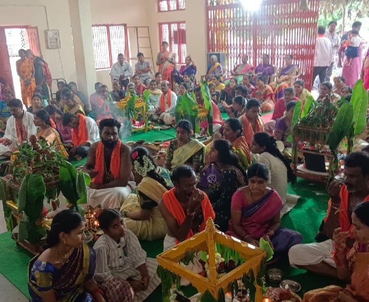 కర్ర వినాయకుని వద్ద సామూహిక సత్యనారాయణ స్వామి వ్రతాలు - Udayam