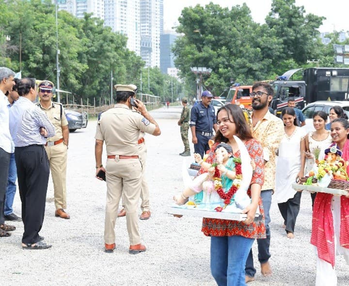 కోకాపేట చెరువు వద్ద సీపీ తనిఖీ - Udayam
