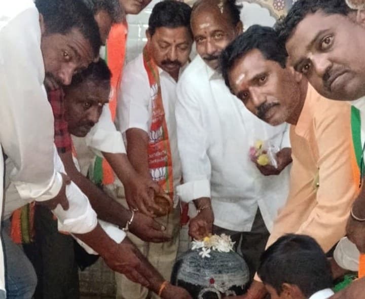 మోదీ జన్మదినం సందర్భంగా ఆలయంలో ప్రత్యేక పూజలు - Udayam