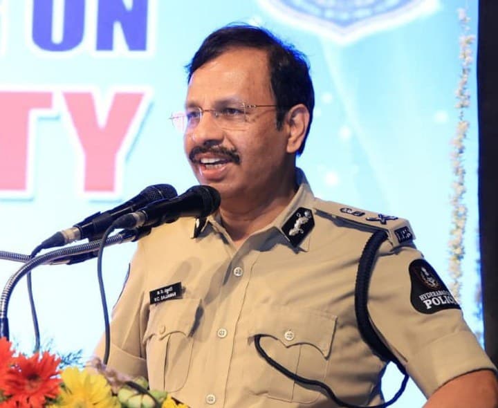 నిమజ్జనోత్సవాన్ని పటిష్ట బందోబస్తు ఏర్పాటు - Udayam