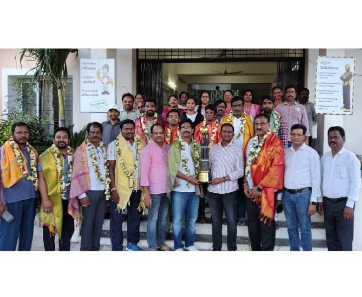 రాష్ట్రస్థాయి బాస్కెట్బాల్ విజేతలను సన్మానించిన SE - Udayam