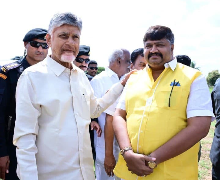 ముఖ్యమంత్రిని కలిసిన చిత్తూరు ఎమ్మెల్యే - Udayam